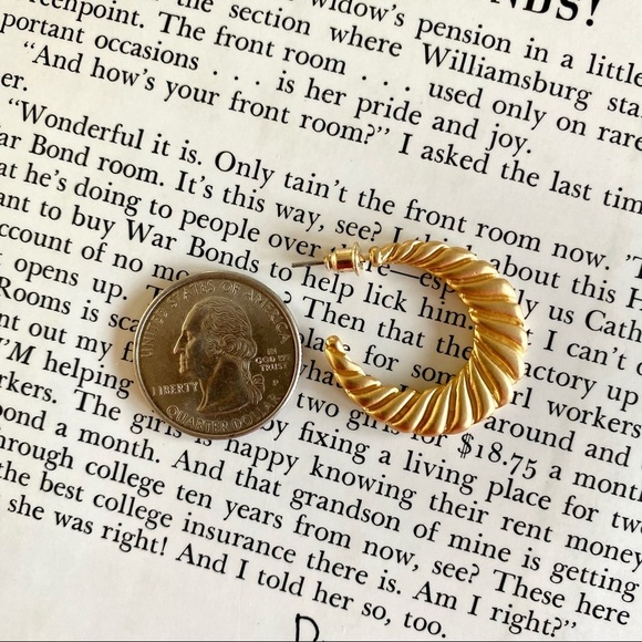 Luxe Gold Hoop Geometric Earrings Dainty Swirl Retro Style - Picture 3 of 3